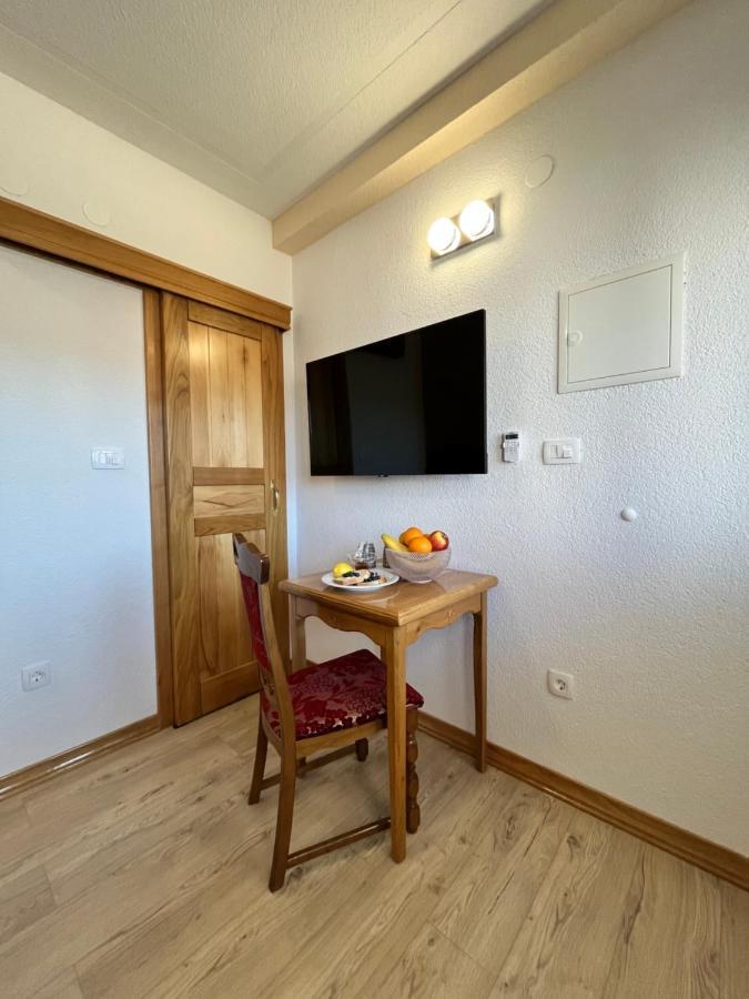 Mountain View Rooms Zadvarje Bagian luar foto